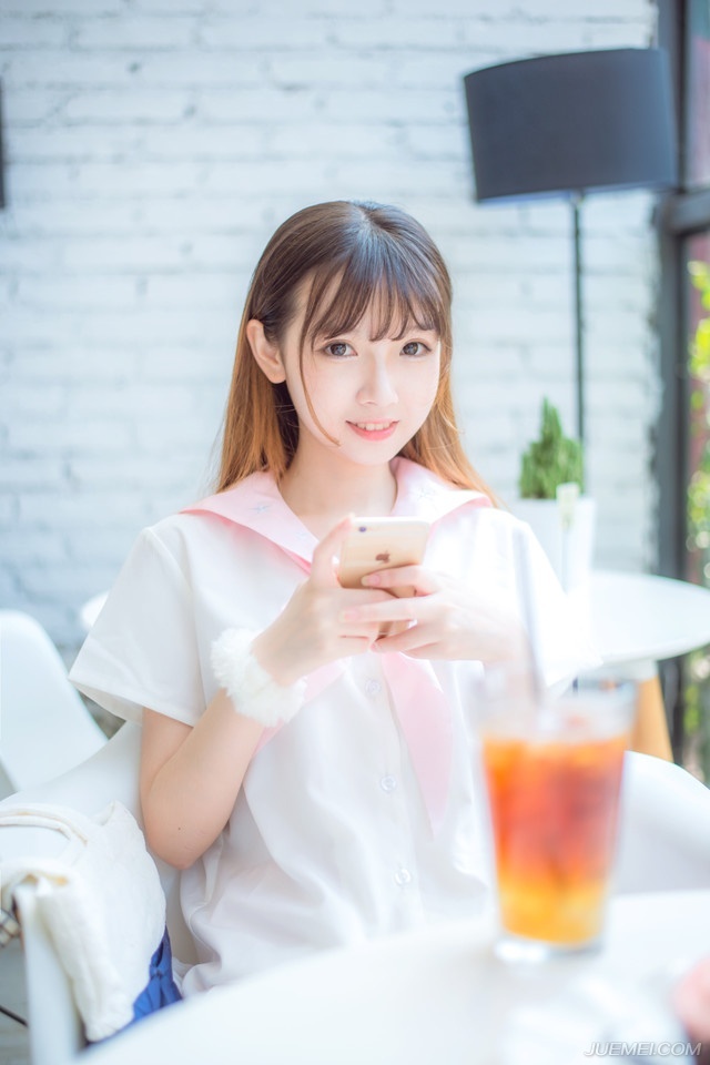 “将军，主公不是……”一名护卫疑惑的看向孟达，今早上刘璋还见过孟达呢，怎的说几天没见了？而且为何要放刘璝进去。
